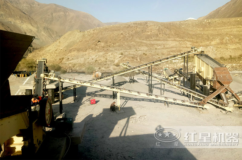 1200安山巖破碎機加工現(xiàn)場