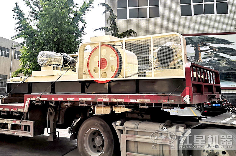 紅星機器齒輥破碎機發(fā)貨中 紅星機器齒輥破碎機發(fā)貨中