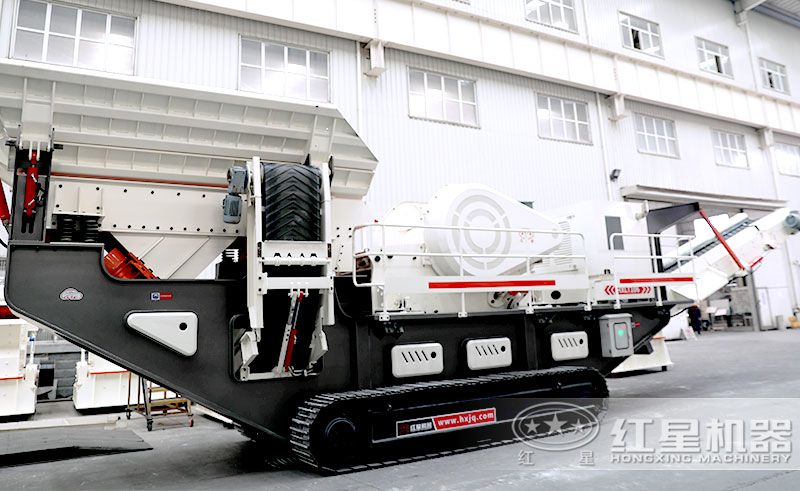 搭載PE顎式破碎機(jī)的履帶移動(dòng)是破碎站