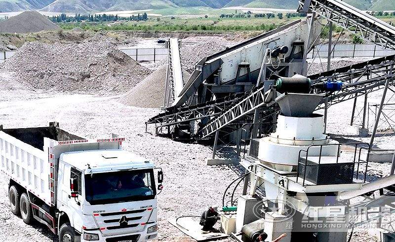 正在現(xiàn)場(chǎng)生產(chǎn)的HXVSI-1145制砂機(jī)