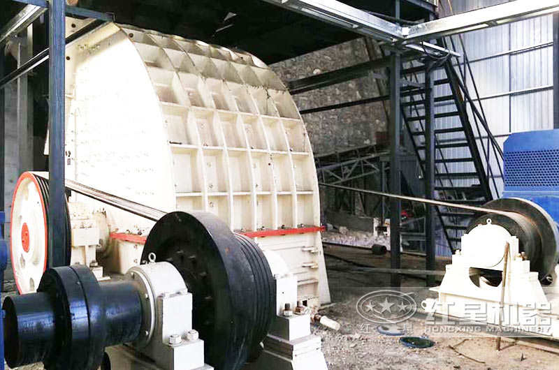 錘破制砂機現(xiàn)場 錘破制砂機現(xiàn)場