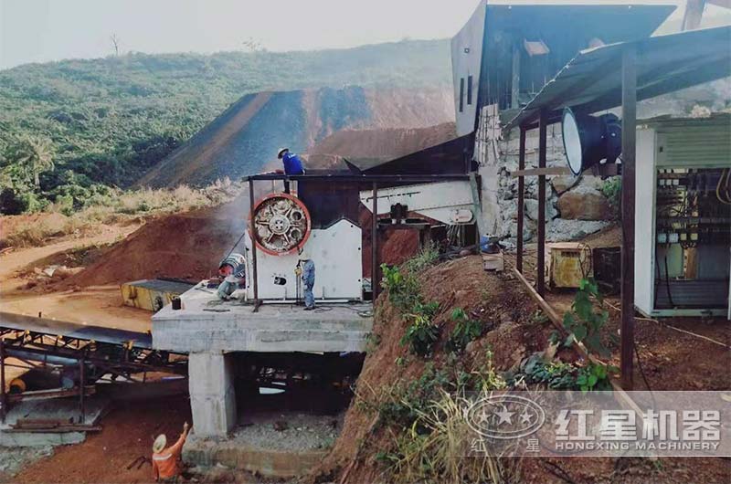 大型顎式破碎機作業現場實拍 大型顎式破碎機作業現場實拍