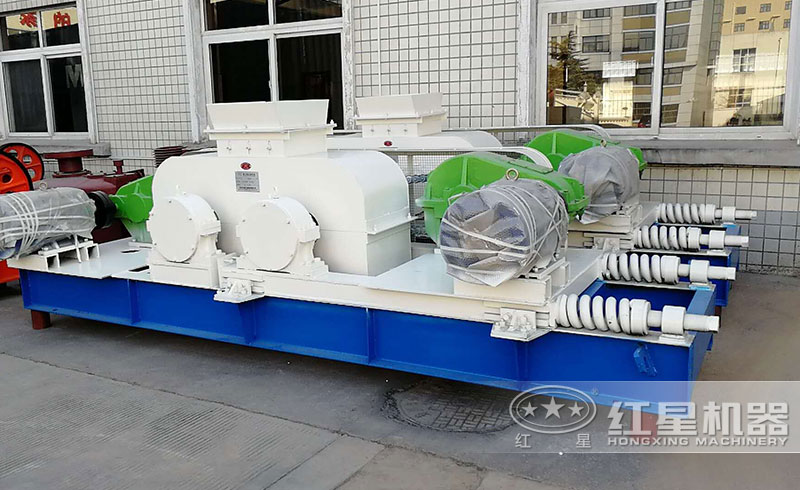 對輥制砂機生產現場實拍圖 對輥制砂機生產現場實拍圖