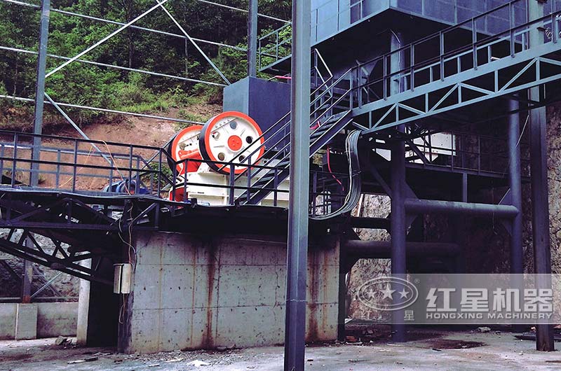 912顎式破碎機現(xiàn)場 912顎式破碎機現(xiàn)場