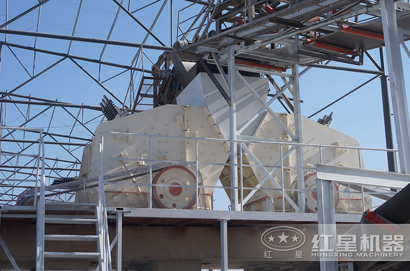 山東時(shí)產(chǎn)300噸石頭破碎生產(chǎn)線