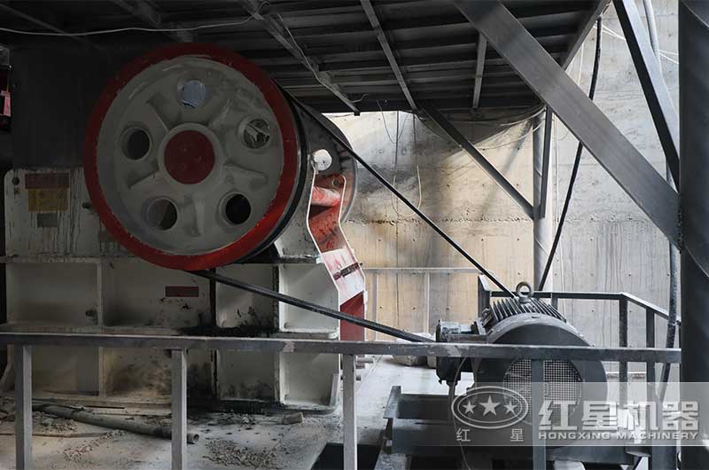 顎式破碎機現場