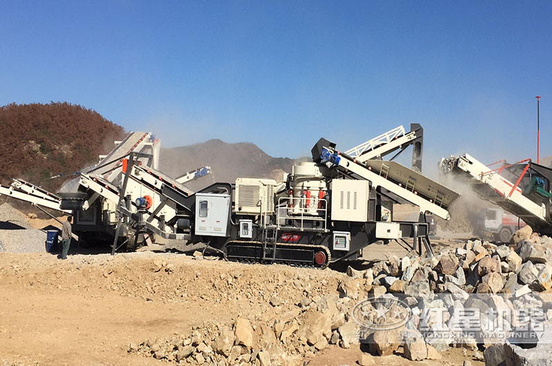 時產300噸移動破碎生產線現場 時產300噸移動破碎生產線現場