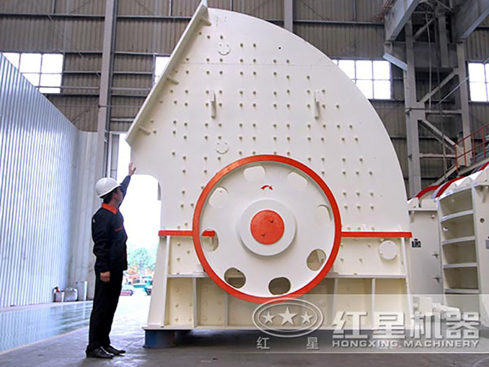 剛制作完成的重錘式破碎機 剛制作完成的重錘式破碎機