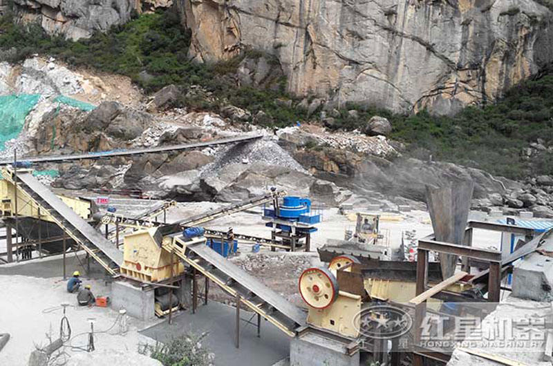 福建石灰石破碎生產(chǎn)線現(xiàn)場 福建石灰石破碎生產(chǎn)線現(xiàn)場