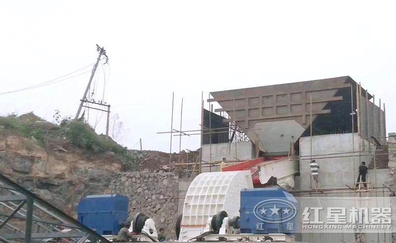 錘式大型石子粉碎機(jī)安裝現(xiàn)場