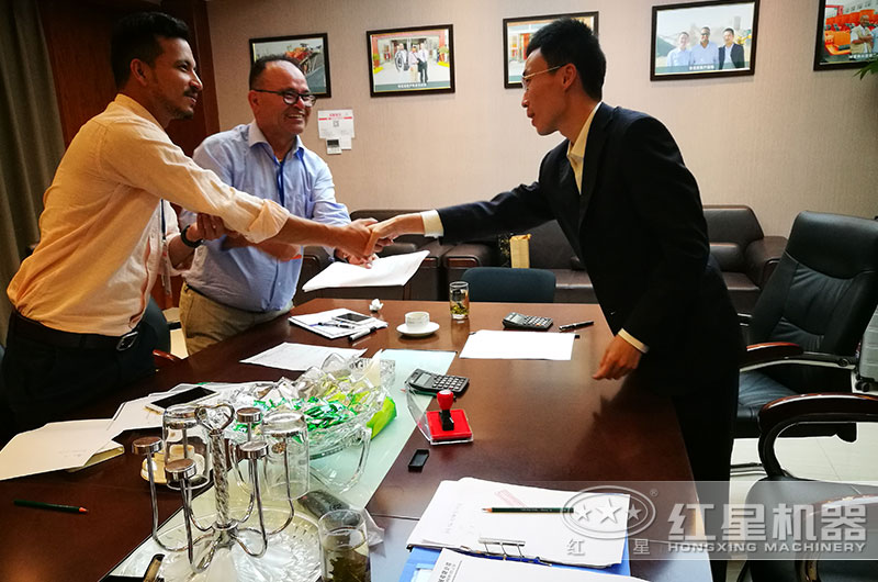 紅星與用戶簽約現場 紅星與用戶簽約現場