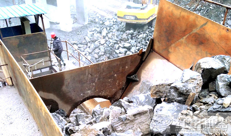 顎式破碎機粗碎過程