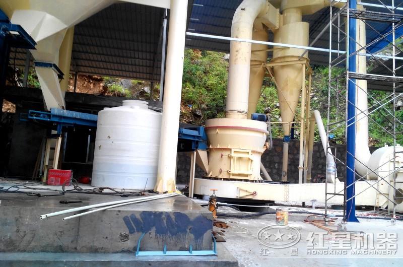 磨粉機(jī)作業(yè)現(xiàn)場