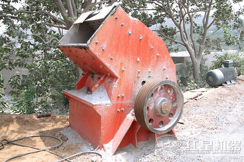 小型錘式破碎機生產現(xiàn)場