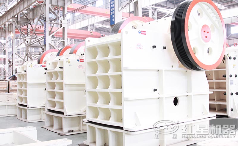 顎式破碎機外形簡單,效果卻受到一致好評 顎式破碎機外形簡單,效果卻受到一致好評