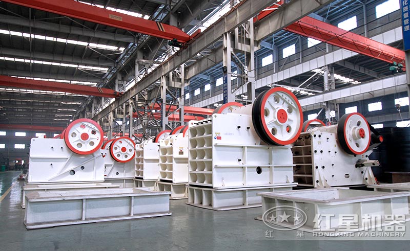 顎式破碎機(jī)是比較常見的粉碎石頭機(jī)器