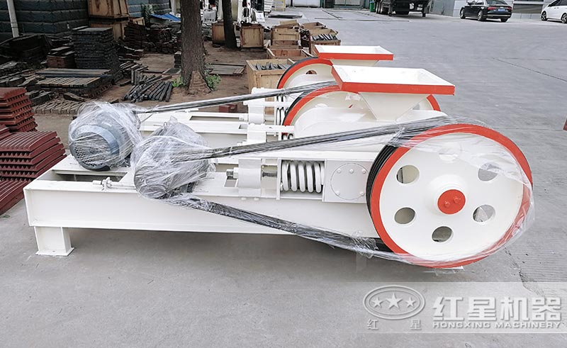 對輥式破碎機設備較簡單