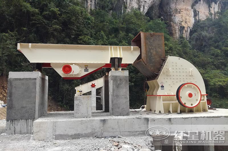 重錘式破碎機(jī)生產(chǎn)現(xiàn)場(chǎng)