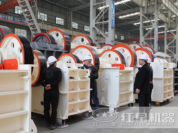 客戶來廠考察破碎機設備 客戶來廠考察破碎機設備