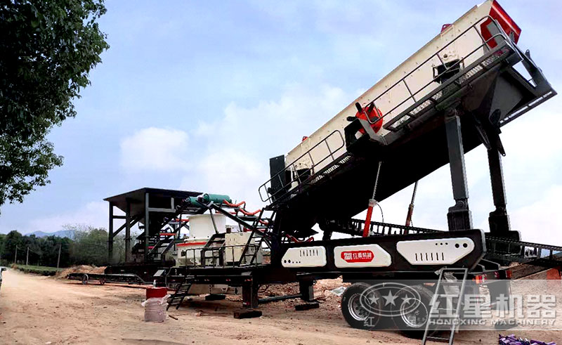 移動(dòng)式制砂機(jī)現(xiàn)場圖 移動(dòng)式制砂機(jī)現(xiàn)場圖