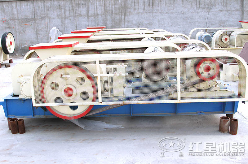 對(duì)輥式制砂機(jī)車(chē)間現(xiàn)貨