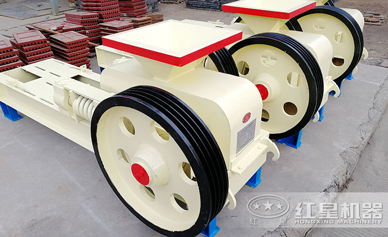 對(duì)輥式制砂機(jī)細(xì)節(jié)展示