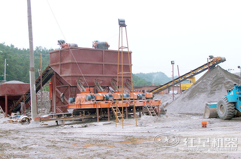 對輥式破碎機現場圖