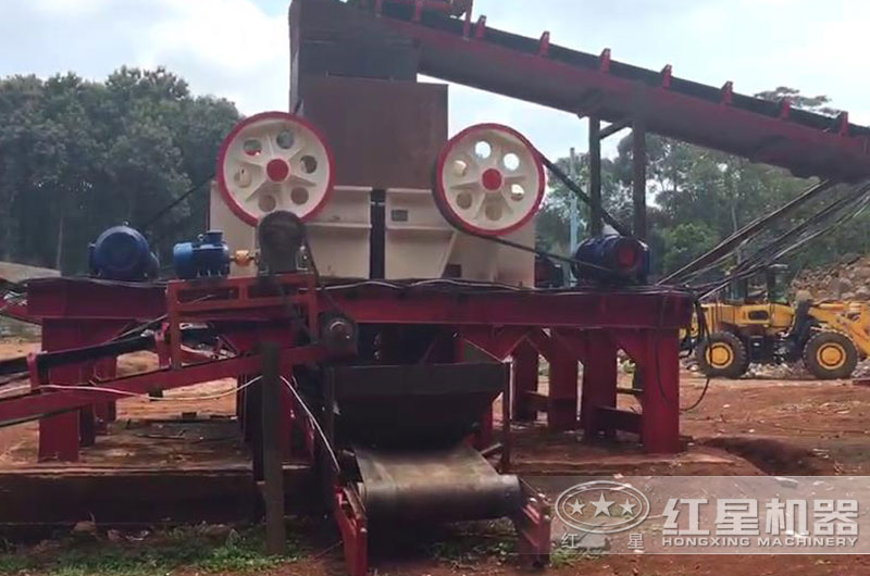 小型鄂破生產(chǎn)線現(xiàn)場 小型鄂破生產(chǎn)線現(xiàn)場