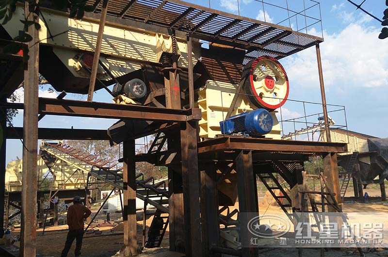 顎破粉碎機生產(chǎn)現(xiàn)場