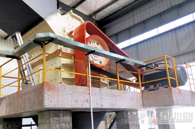 液壓箱式細(xì)碎機(jī)生產(chǎn)現(xiàn)場(chǎng)