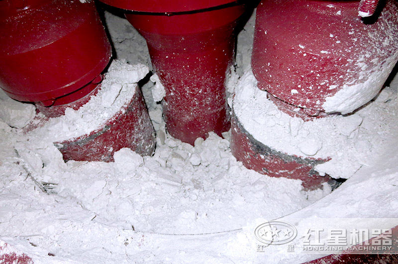 雷蒙磨粉機磨料實拍