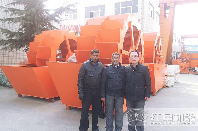 國外用戶來紅星參觀洗砂設(shè)備