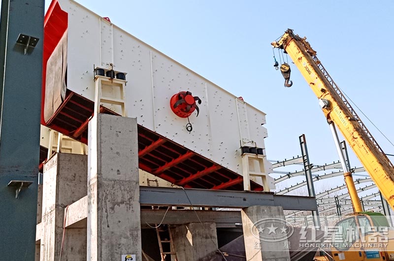 振動篩作業(yè)現(xiàn)場圖 振動篩作業(yè)現(xiàn)場圖