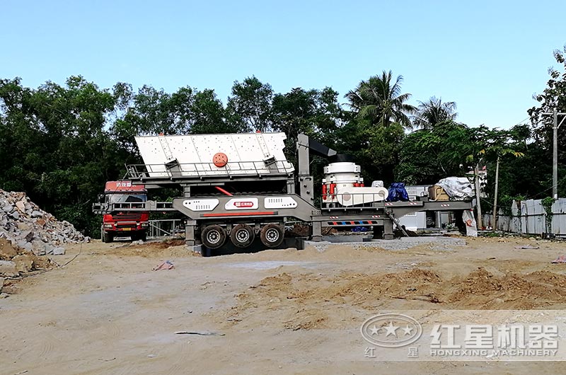 水泥塊粉碎機作業(yè)現(xiàn)場大圖