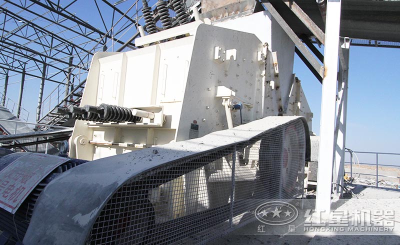 反擊式破碎機現(xiàn)場