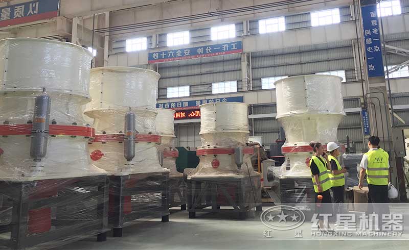 用戶考察圓錐破碎機(jī) 用戶考察圓錐破碎機(jī)