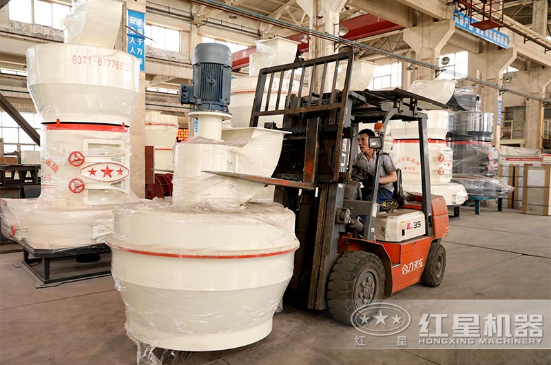 紅星工作人員進行發(fā)貨前裝機 紅星工作人員進行發(fā)貨前裝機