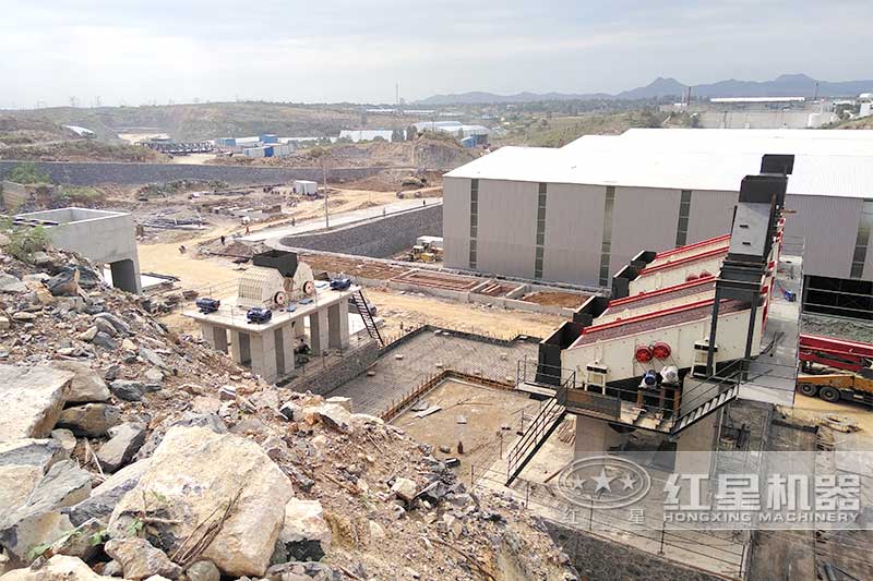 錘式破碎機(jī)現(xiàn)場(chǎng)