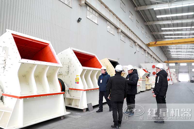 客戶來廠考察錘式破碎機 客戶來廠考察錘式破碎機