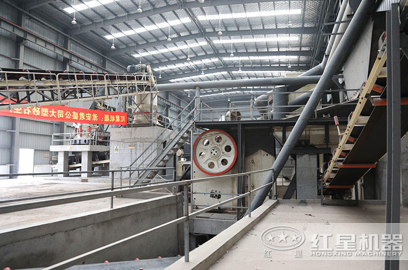 顎式破碎機現場