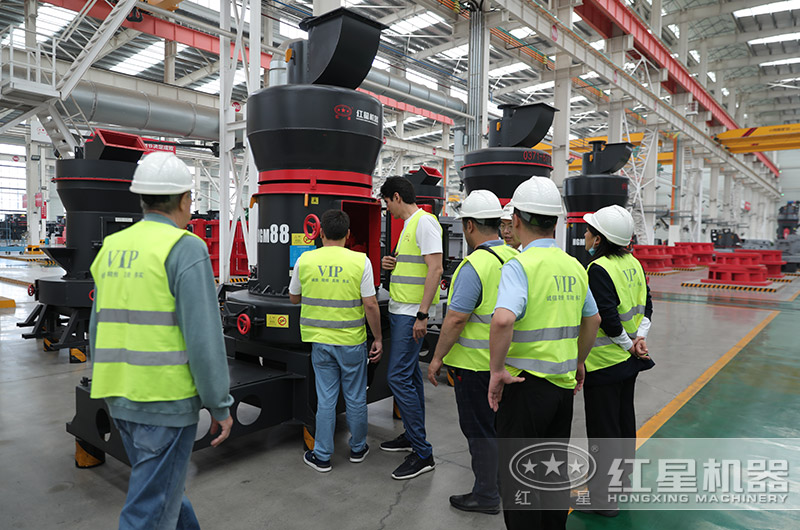 客戶來廠選購磨粉機 客戶來廠選購磨粉機