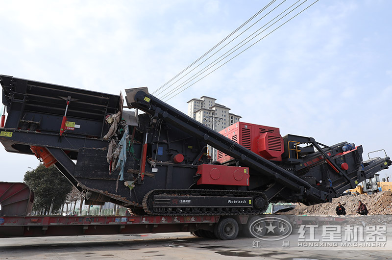 節(jié)能型移動(dòng)破碎站轉(zhuǎn)場(chǎng)中 節(jié)能型移動(dòng)破碎站轉(zhuǎn)場(chǎng)中