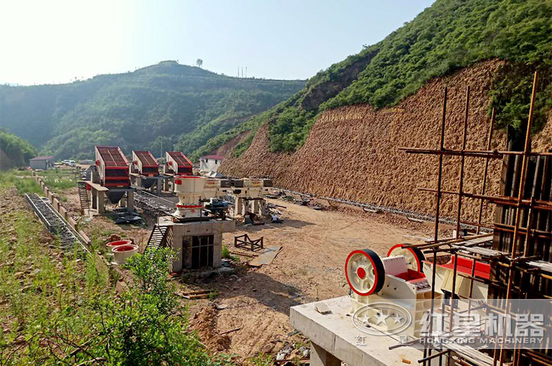 CJ歐版顎式破碎機地面作業(yè)案例現(xiàn)場