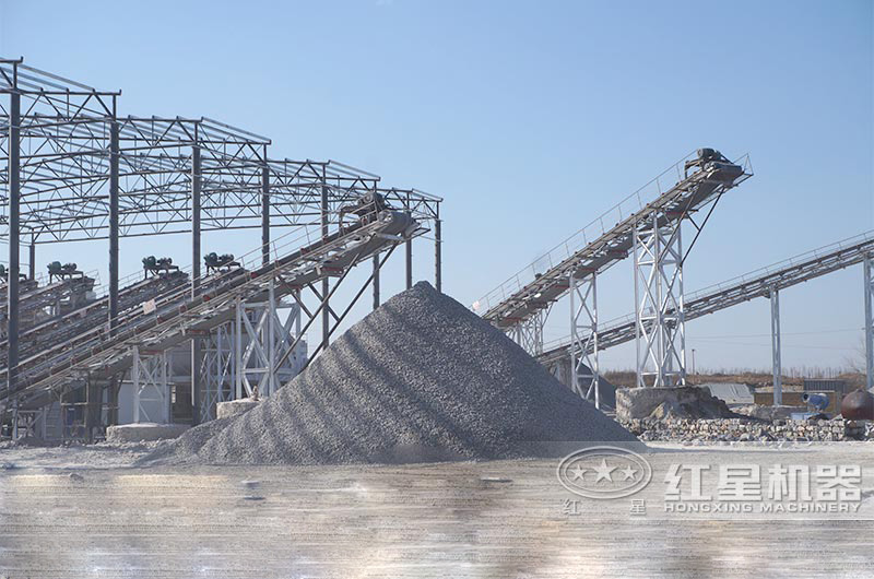 時(shí)產(chǎn)600多噸的大型砂石場(chǎng) 時(shí)產(chǎn)600多噸的大型砂石場(chǎng)