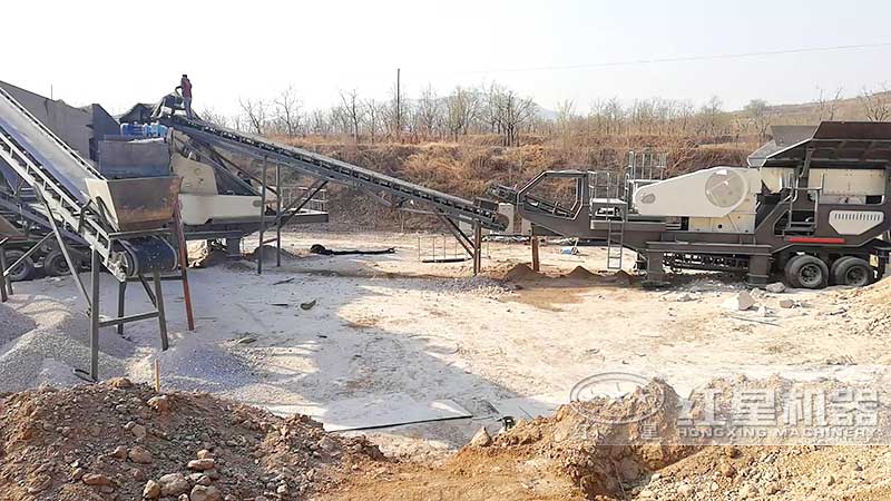 移動(dòng)式珍珠巖制砂生產(chǎn)線現(xiàn)場(chǎng) 移動(dòng)式珍珠巖制砂生產(chǎn)線現(xiàn)場(chǎng)