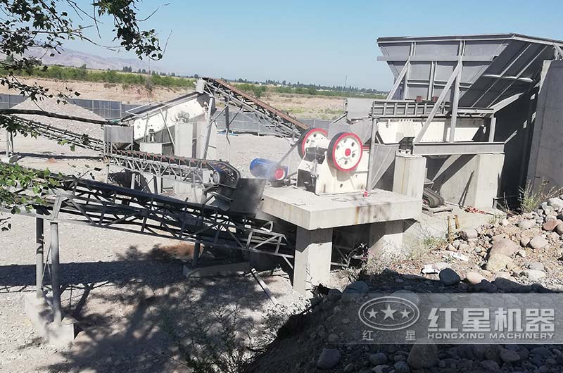 顎式破碎機(jī)生產(chǎn)現(xiàn)場(chǎng)實(shí)拍