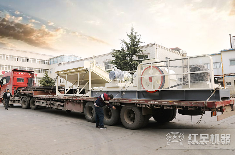 對(duì)輥破碎機(jī)發(fā)貨實(shí)拍