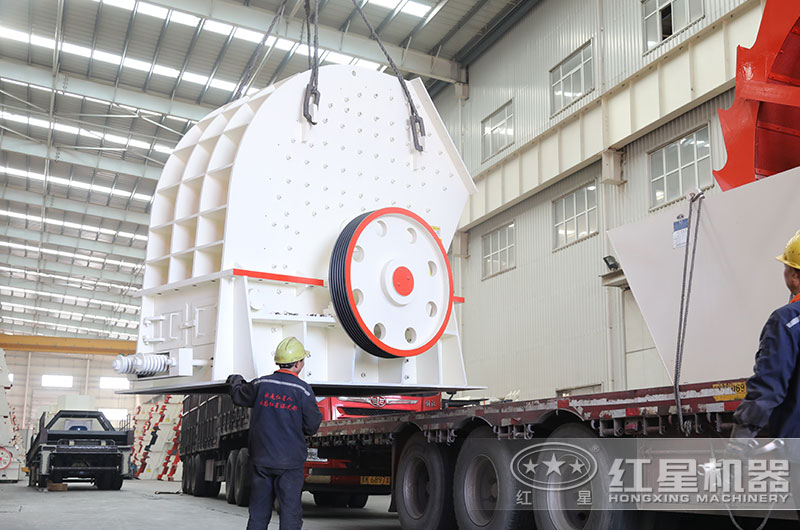 1615破碎機裝車中 1615破碎機裝車中