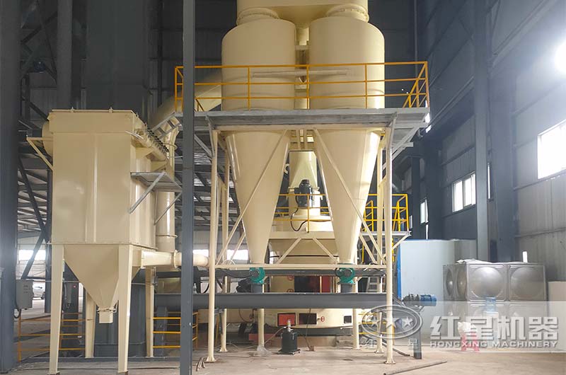 白云石超細磨粉機設備安裝現場