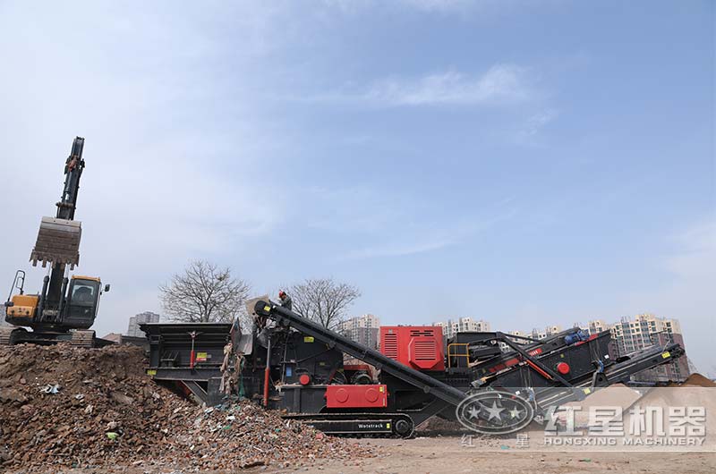 履帶柴油式移動破碎篩分一體機(jī) 履帶柴油式移動破碎篩分一體機(jī)